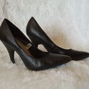 Women high-heel shoe